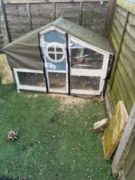 Rabbit hutch with cover