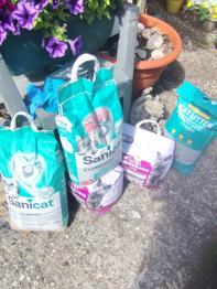 FREE  5 BAGS OF CAT LITTER.