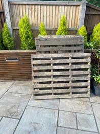 FREE 4 X Wooden Pallets Plus 2 Bags