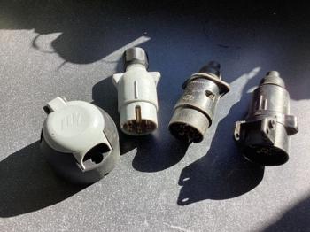 Trailer / caravan 7 pin sockets